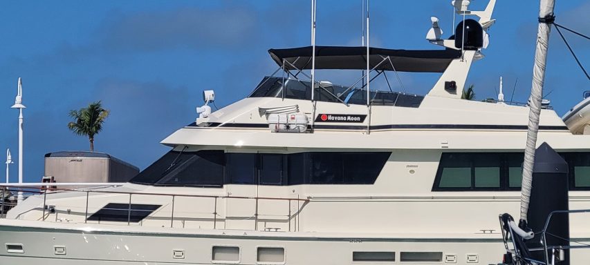 Large bimini top Large bimini top